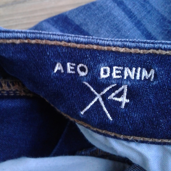 EUC American Eagle midi Blue jean shorts - Picture 3 of 5